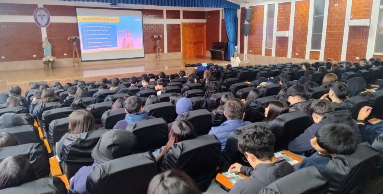 El centro preuniversitario CEPECH dictó una charla a nuestros/as estudiantes de 3° Medio.